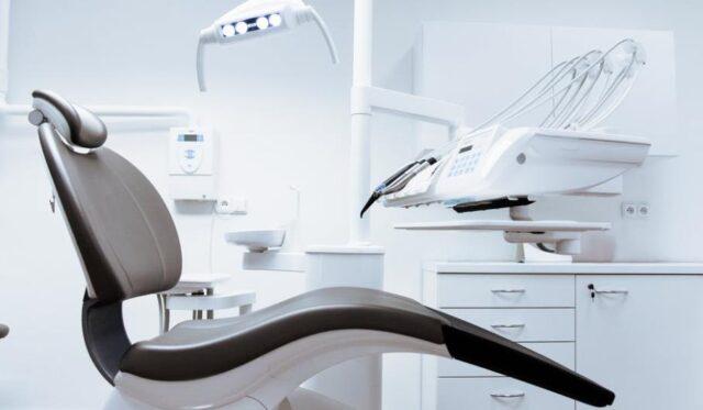 Zahnprothesenreinigung – Was versteht man darunter?